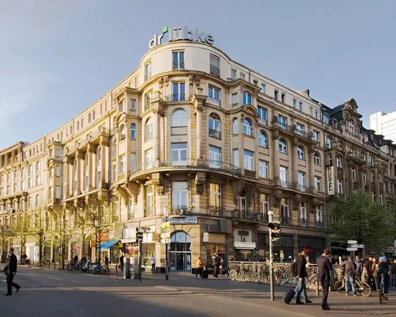 Außenansicht der Privatpraxis für ästhetische Medizin in Frankfurt am Main