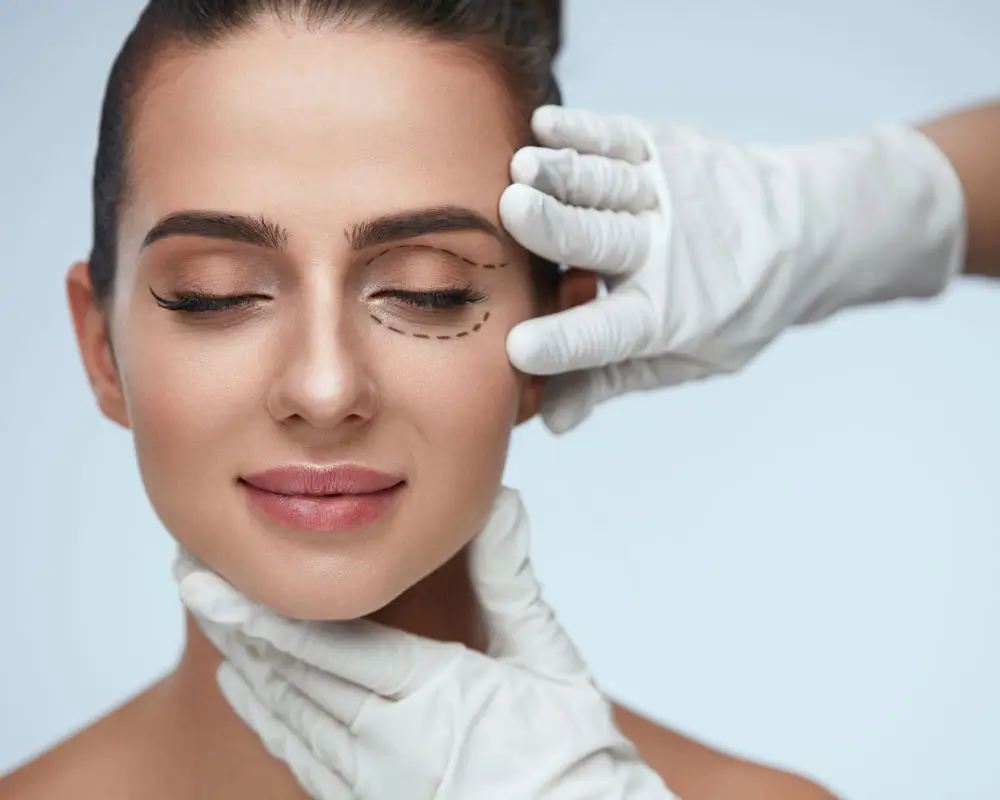 SmoothEye Augenlidstraffung in Frankfurt zur Straffung und Verjüngung der Augenpartie ohne Operation